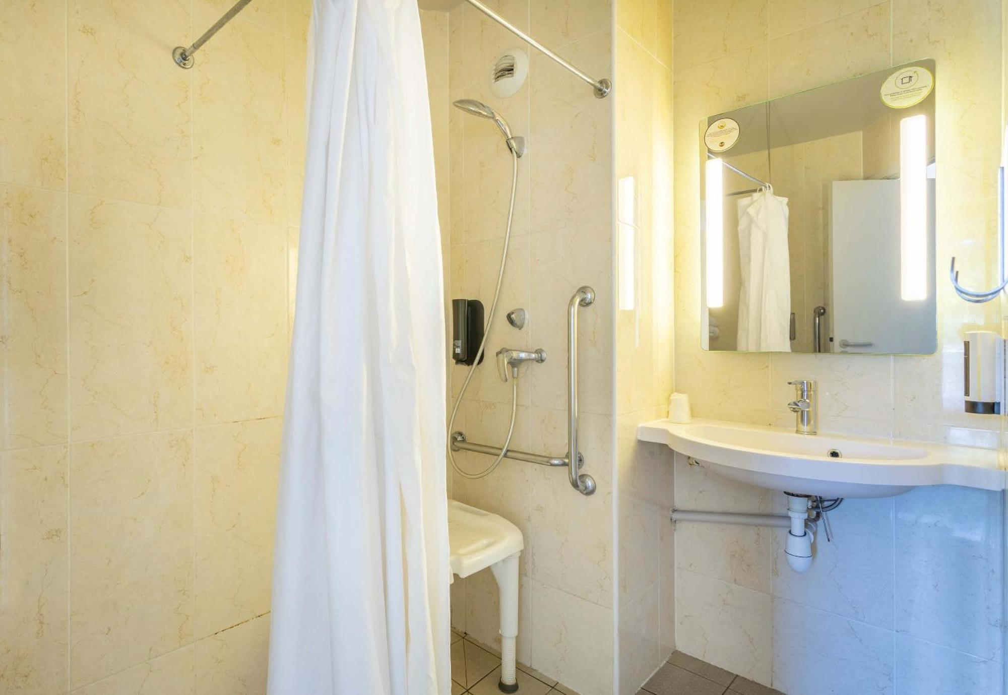 B&B Hotel Toulon Ollioules Exterior photo